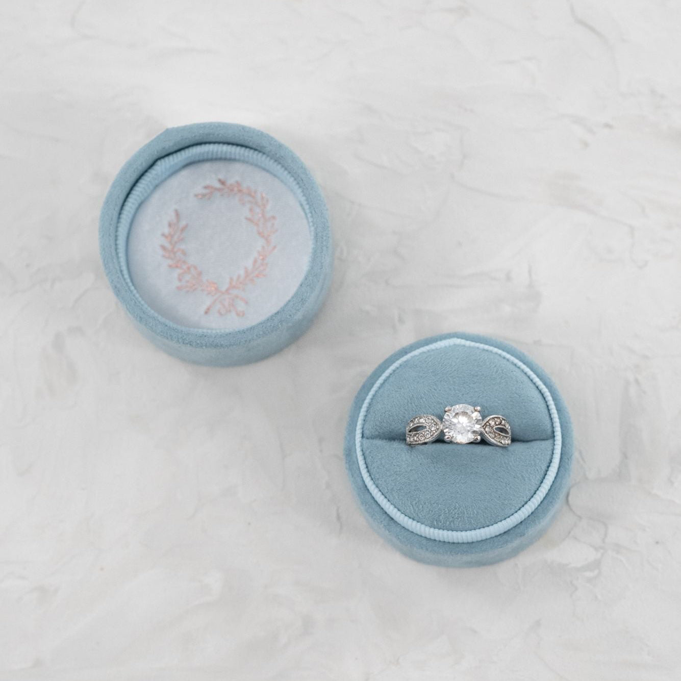 Circle Suede Ring Box - Italian Summer Light Blue image