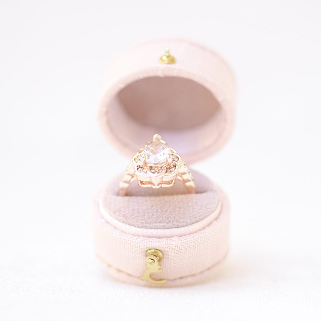 Oval Heritage Petite Box - Touch of Blush Linen image