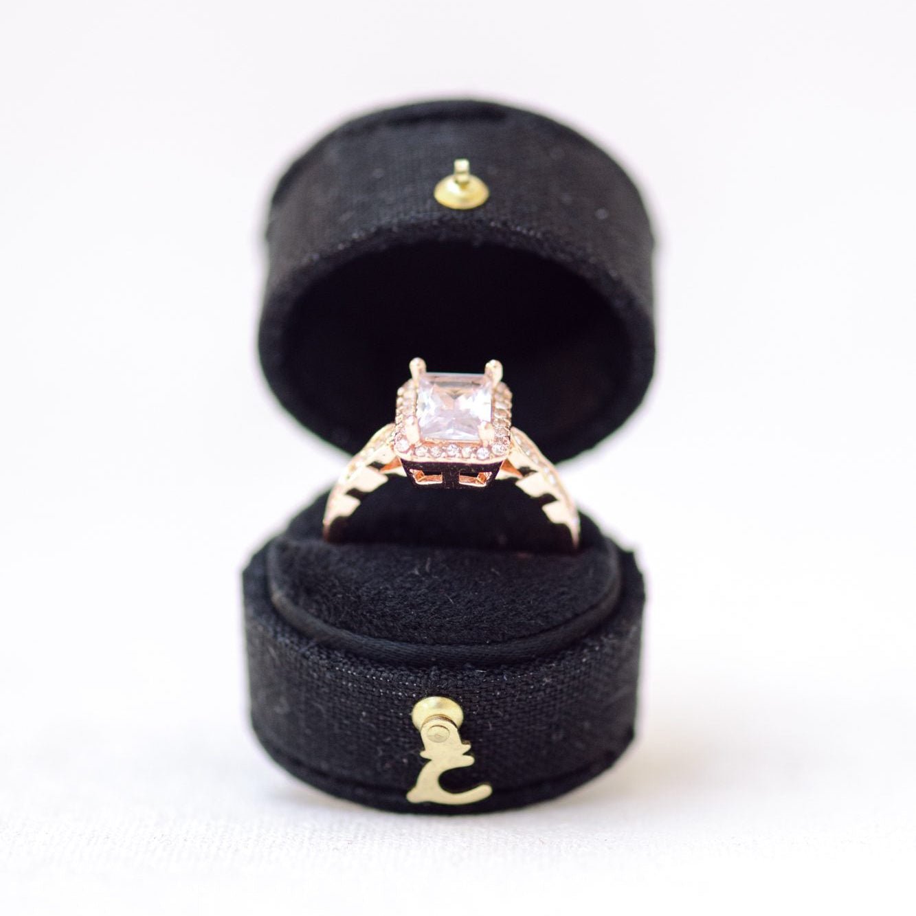 Oval Heritage Petite Box - Onyx Linen image