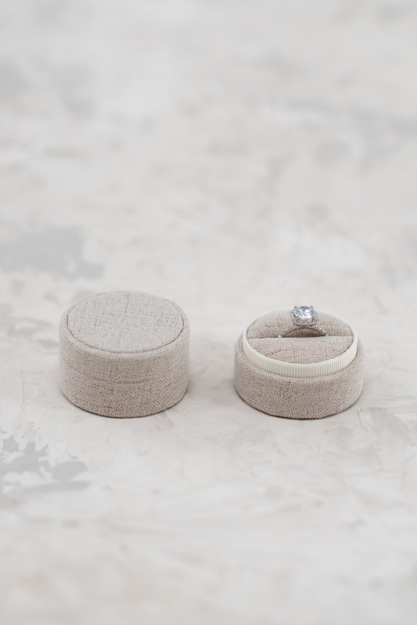 Circle Linen Ring Box image 3
