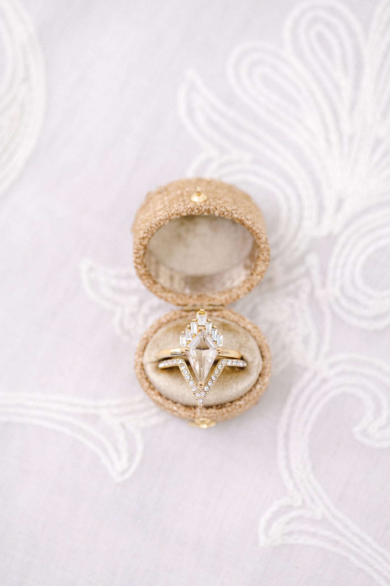 Oval Heritage Petite Box - Gold Linen image