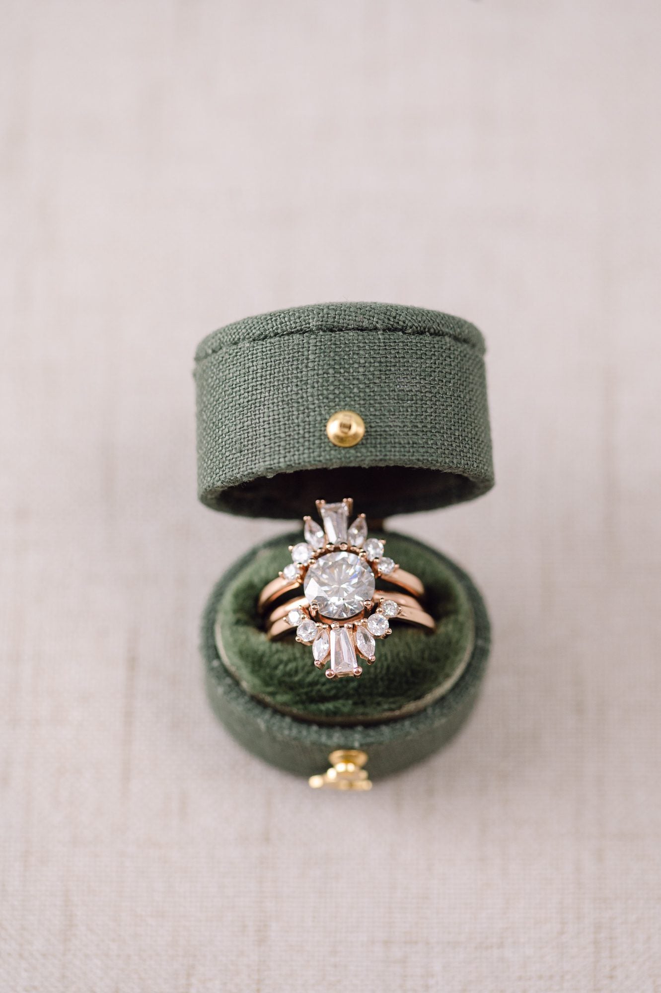 Oval Heritage Petite Box - Olive Green image