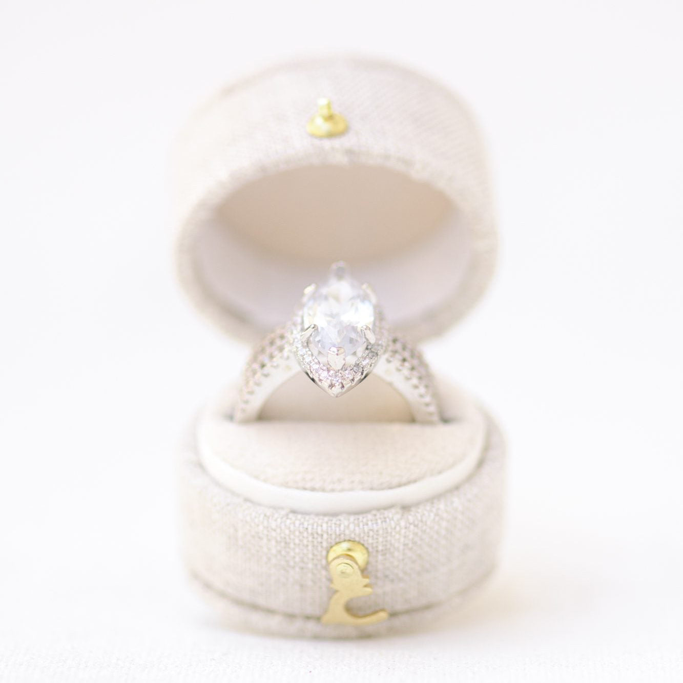 Oval Heritage Petite Box - Oatmeal Linen image