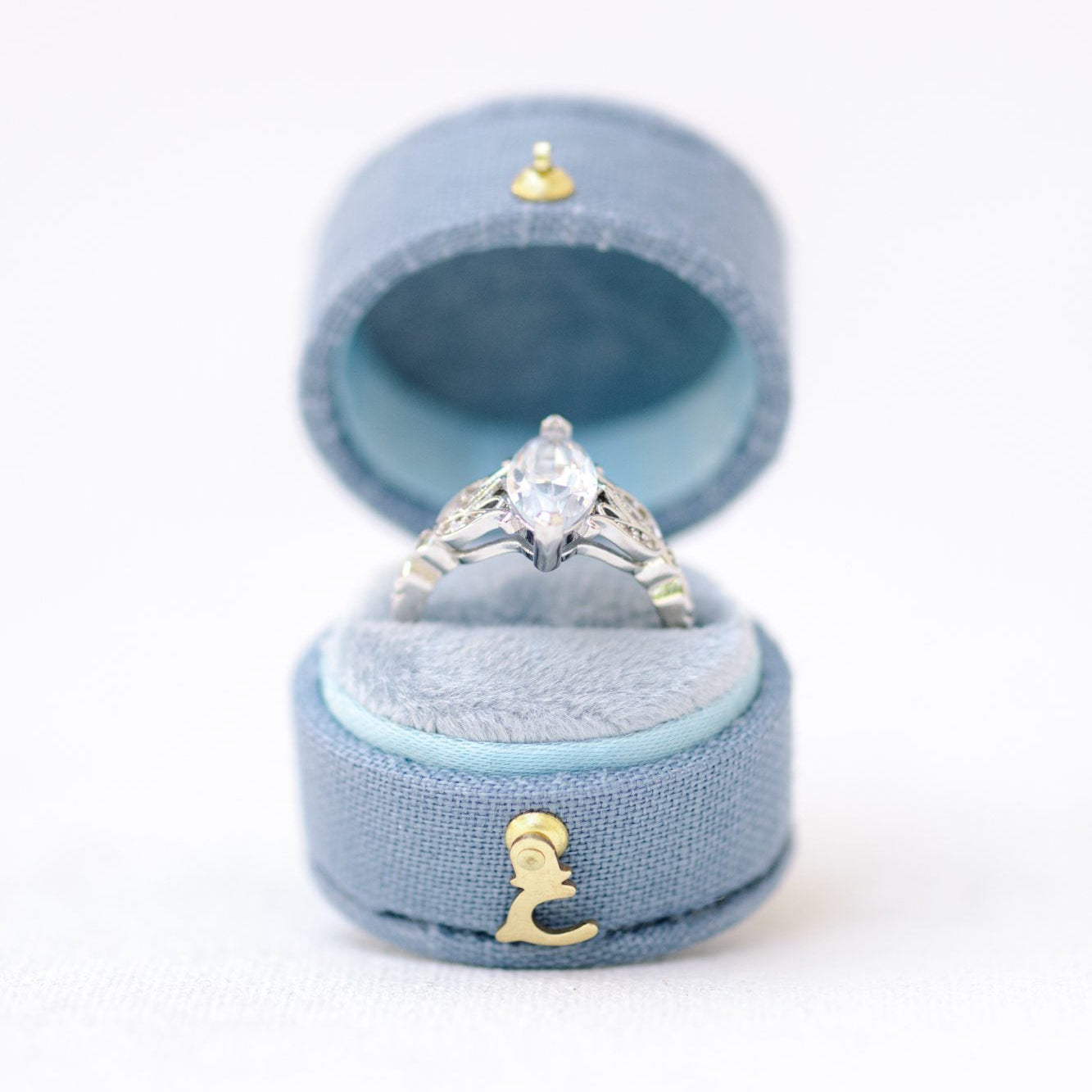 Oval Heritage Petite Box - Periwinkle Linen image