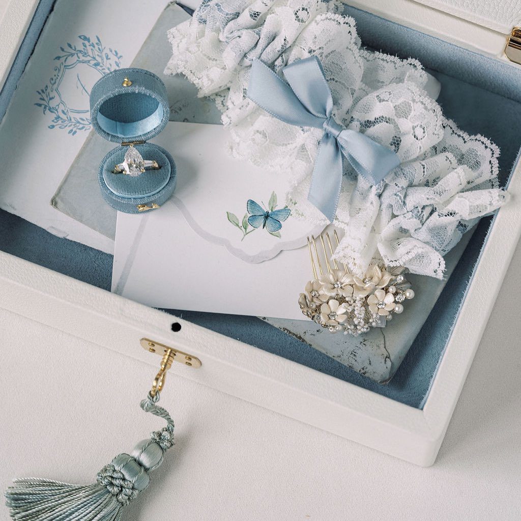 Oval Heritage Petite Box image 2