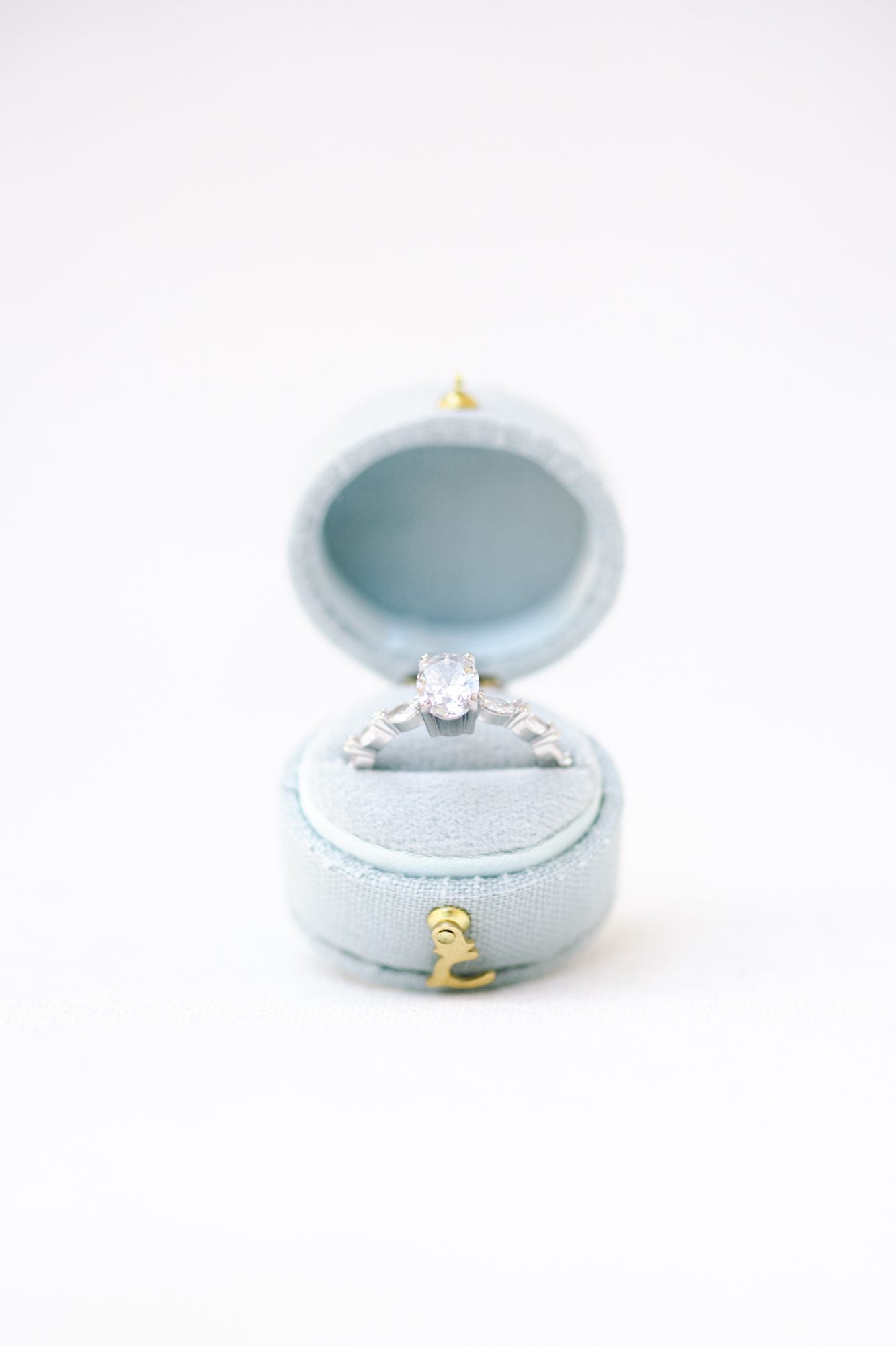 Oval Heritage Petite Box - Soft Mist Blue Linen image