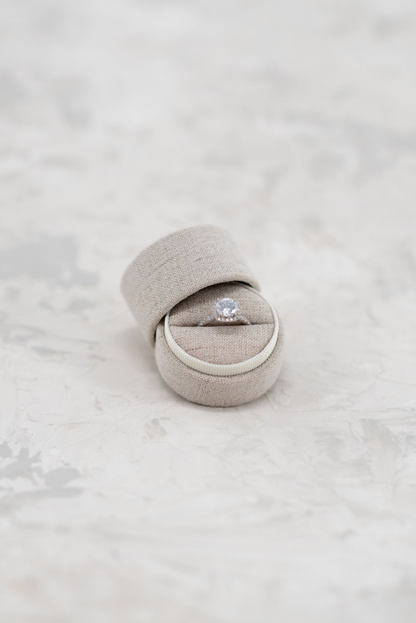 Circle Linen Ring Box - Sahara Dunes Beige image