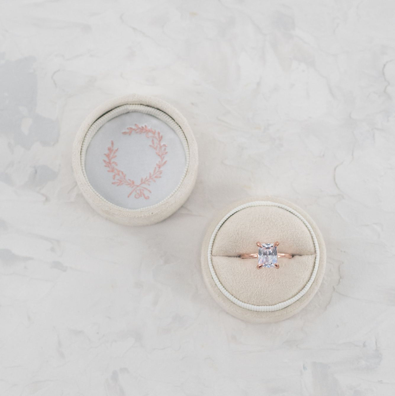 Circle Suede Ring Box - Vanilla Latte image